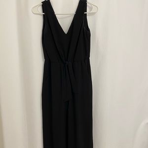 Sleeveless jumpsuit.